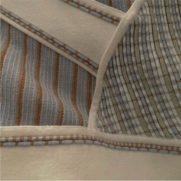 Club Monaco NWT Raeni Halter Knit Top
Blue/White X-Large - Picture 10 of 10